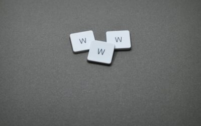 APAKAH WEBSITE HARUS PAKAI DOMAIN .COM.?